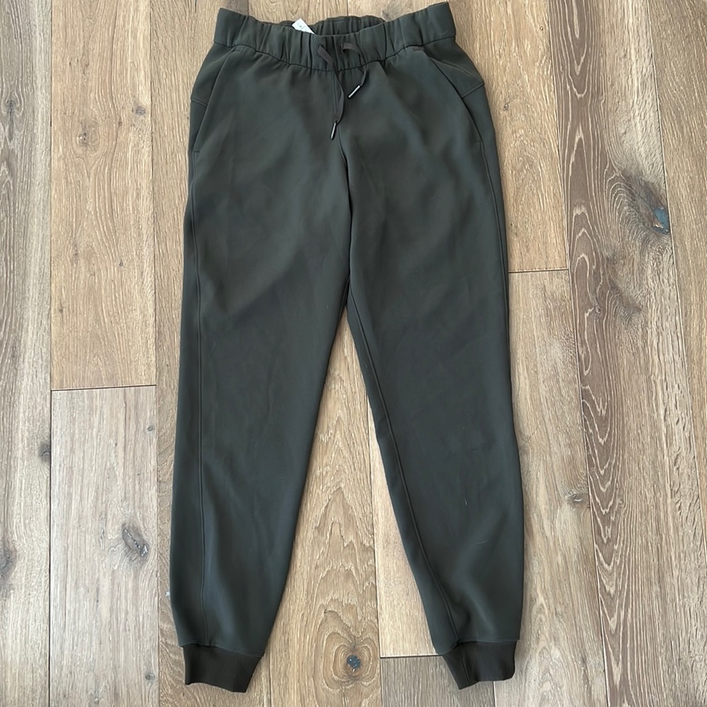 COPY - NWOT- size 4 LULULEMON JOGGERS